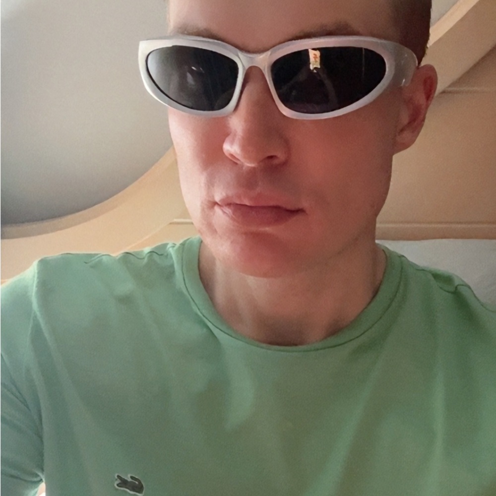 Meet your Posher, Dustin